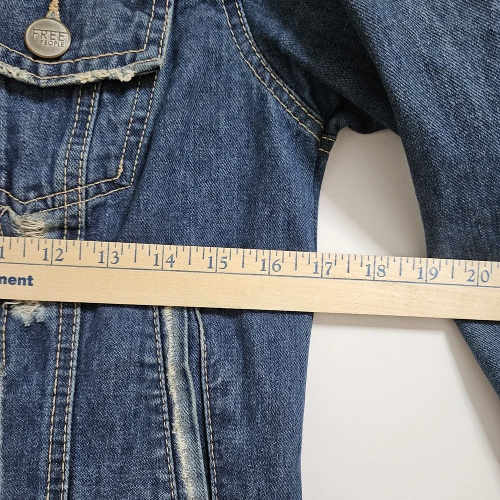 Free‎ People Denim Jacket Womens 4 Blue Distressed Cropped Button Front Bohemian - Picture 7 of 10